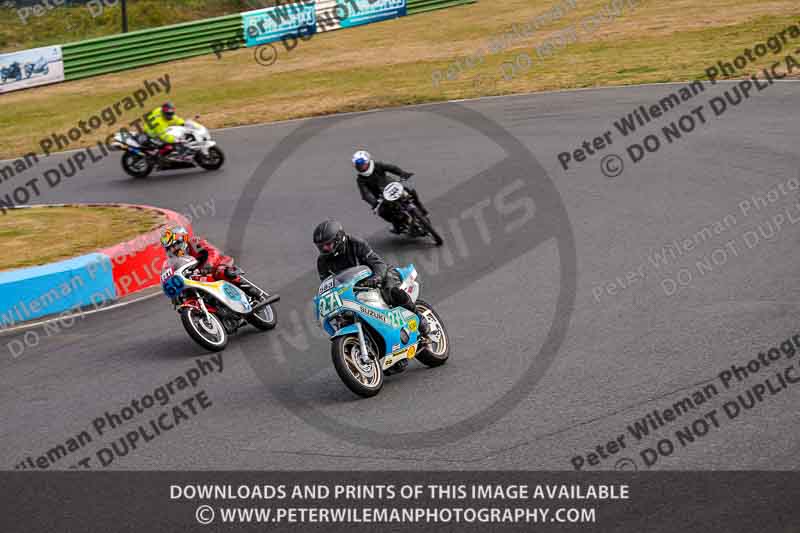 Vintage motorcycle club;eventdigitalimages;mallory park;mallory park trackday photographs;no limits trackdays;peter wileman photography;trackday digital images;trackday photos;vmcc festival 1000 bikes photographs
